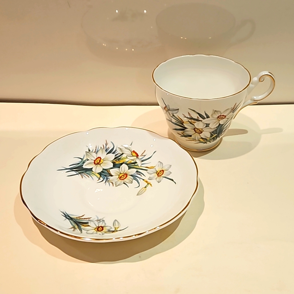 VINTAGE Regency English teapot cup and sauce